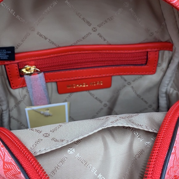 MICHAEL KORS
Maisie Extra-Small Pebbled Leather 2-in-1 Backpack
Dk Sangria
NWT - Picture 9 of 16